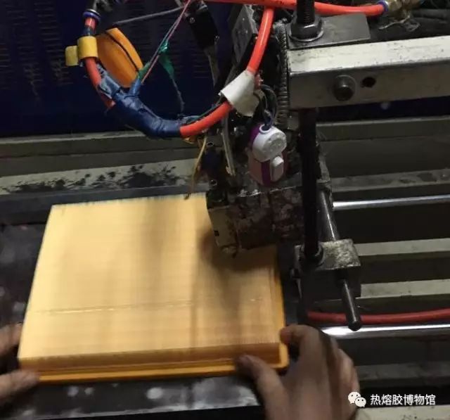 膠粘劑在汽車(chē)濾清器中的應(yīng)用